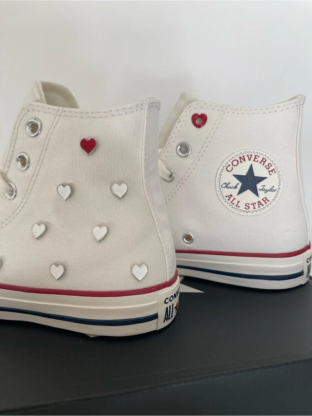 Converse Chuck Taylor All Star High top Women 6.5 Hearts style A19055C NIB